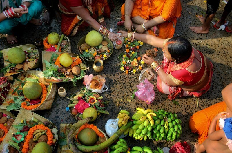 Vegetarische Hindu-Mahlzeit: Im heutigen Indien bleibt vegetarische Ernährung auch ein Ausdruck sozialer Abgrenzung – sie spiegelt Machtverhältnisse und Kastenhierarchien wider. – Bild: Découpages