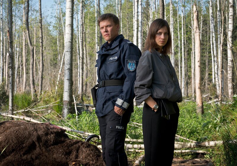 Kriminaltechnikerin Dr. Viktoria Wex (Claudia Eisinger) und Dorfpolizist Leon Pawlak (Sebastian Hülk). Weiteres Bildmaterial finden Sie unter www.br-foto.de. – Bild: ARD Degeto/​Wiktor Krzystztof