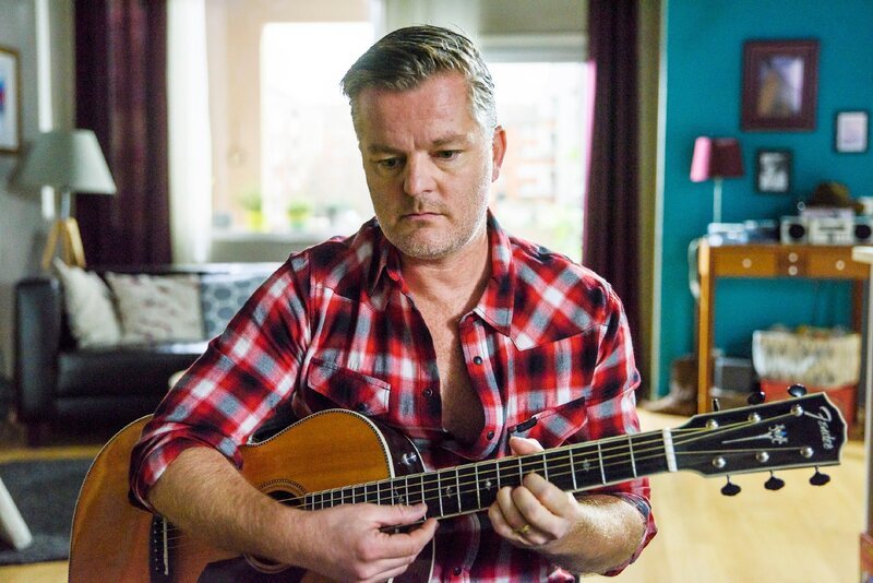 Ingo (André Dietz) erkennt verzweifelt die Tragweite von Steffis Betrug. – Bild: RTL /​ Julia Feldhagen