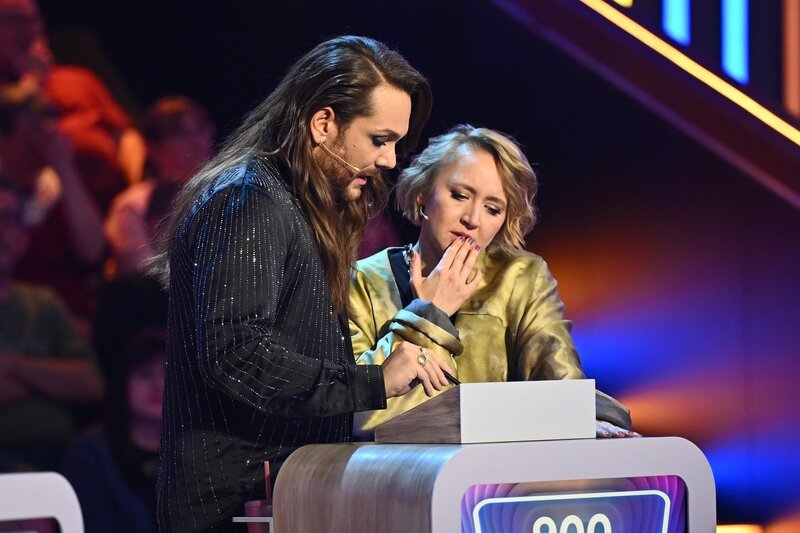 Riccardo Simonetti (l.); Anna Maria Mühe (r.) – Bild: Joyn /​ Willi Weber