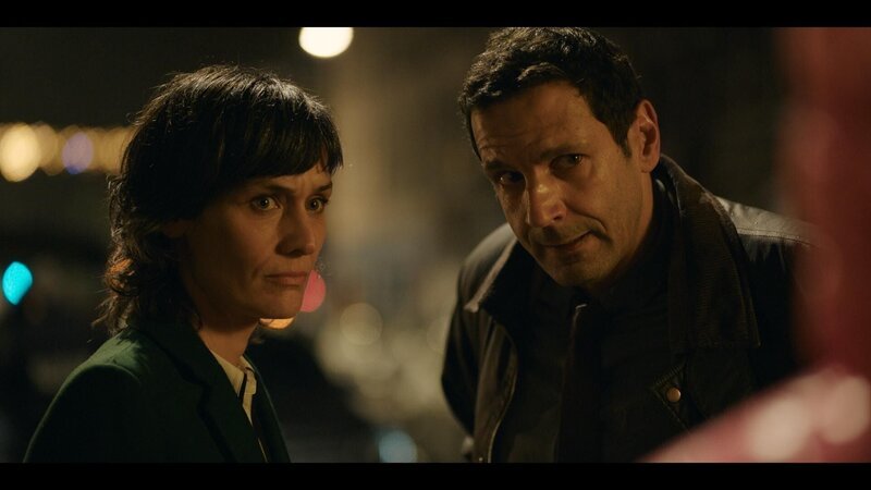 Roxane Ascher (Clotilde Hesme, l.); Adam Karadec (Mehdi Nebbou, r.) – Bild: NICOLAS ROUCOU /​ ITINERAIRE PROD /​ SEPTEMBRE PROD /​ UGC /​ TF1