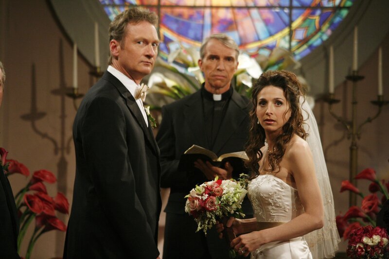 Steht ihrer Trauung noch etwas im Wege? Herb (Ryan Stiles, l.) und Judith (Marin Hinkle, r.) … – Bild: Warner Brothers Entertainment Inc.