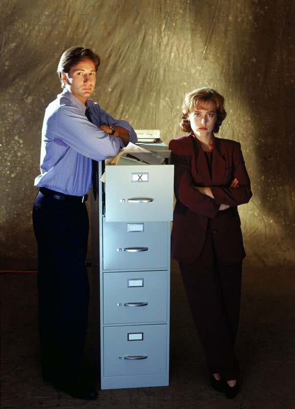 Fox Mulder (David Duchovny, l.); Dana Scully (Gillian Anderson, r.) – Bild: Twentieth Century Fox Film Corporation