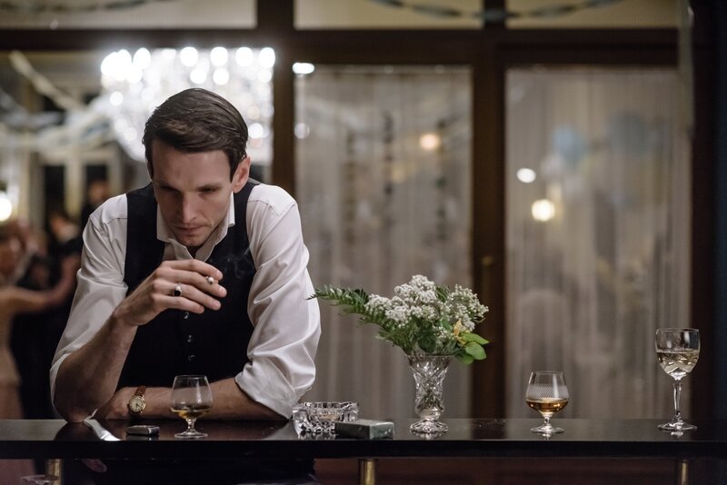 Joachim Franck (Sabin Tambrea) ist zutiefst verletzt, nachdem Monika Schöllack seinen Heiratsantrag abgelehnt hat. – Bild: ZDF/​Stefan Erhard