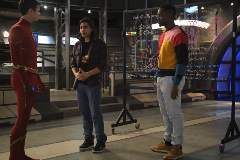 (v.l.n.r.) The Flash (Grant Gustin); Cisco Ramon (Carlos Valdes); Chester P. Runk (Brandon McKnight) – Bild: Warner Bros. Entertainment Inc.