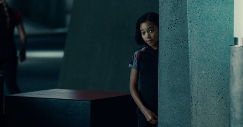 Rue (Amandla Stenberg) im Trainingscenter – Bild: Studiocanal GmbH /​ MKNS