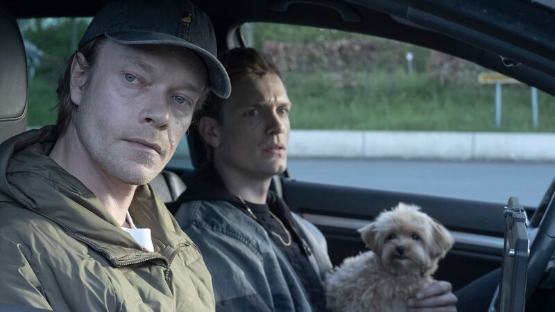 Tobias Chapman (Alfie Allen, l.) und Marco de Bont (Martijn Lakemeier, r.) – Bild: Submarine