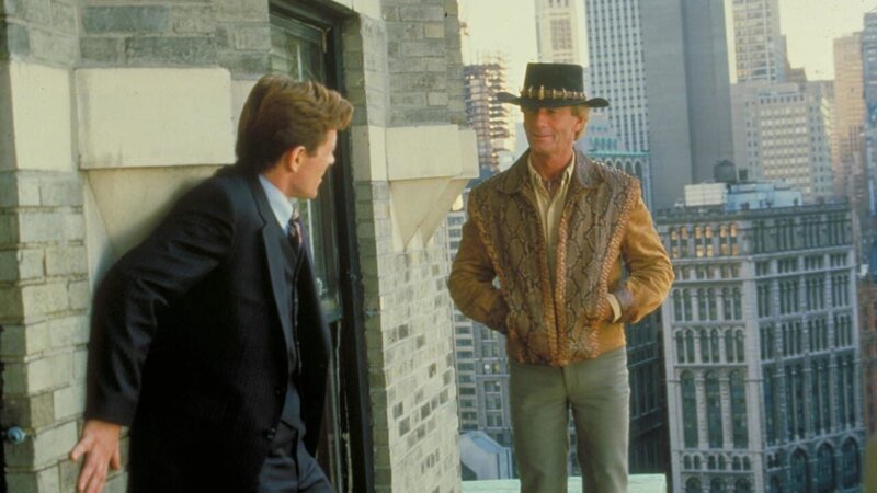 Mick Dundee (Paul Hogan, r.) – Bild: TNTH / TNT HD Mick Dundee (Paul Hogan, r.) – Bild: TNTH / TNT HD