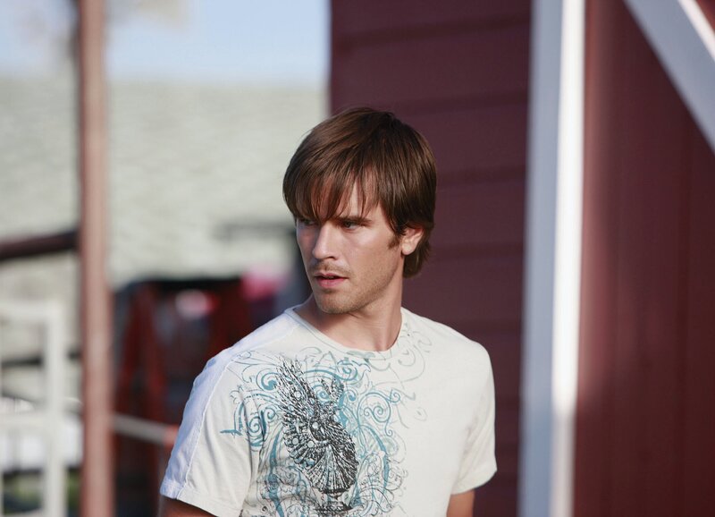Ty (Graham Wardle) ist nicht begeistert, als sein Vater auf Heartland auftaucht. – Bild: SUS /​ SF
