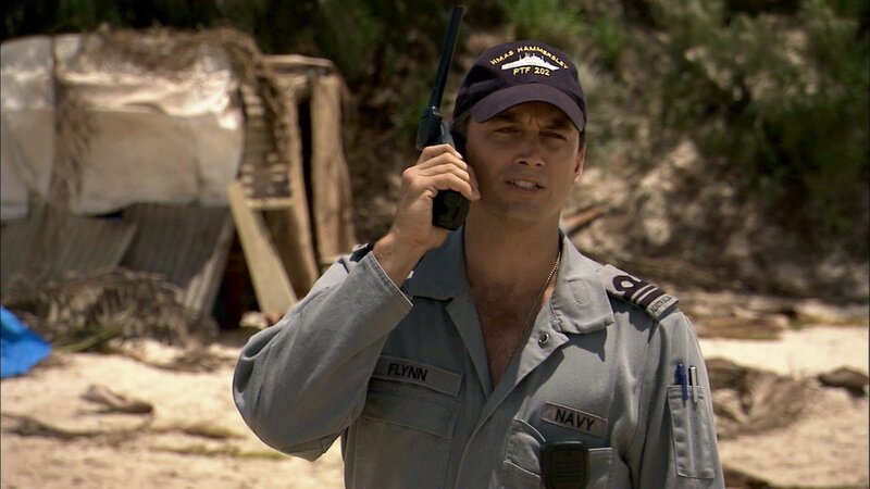 Ian Stenlake als Lieutenant Commander Mike Flynn – Bild: AXN Black