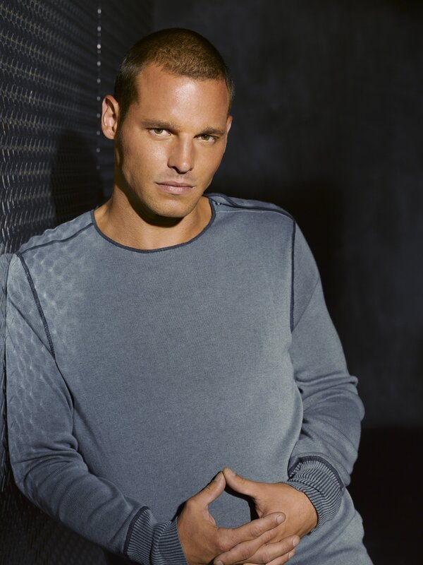 (3. Staffel) – Nimmt die medizinischen Herausforderungen an: Dr. Alex Karev (Justin Chambers) … – Bild: sixx