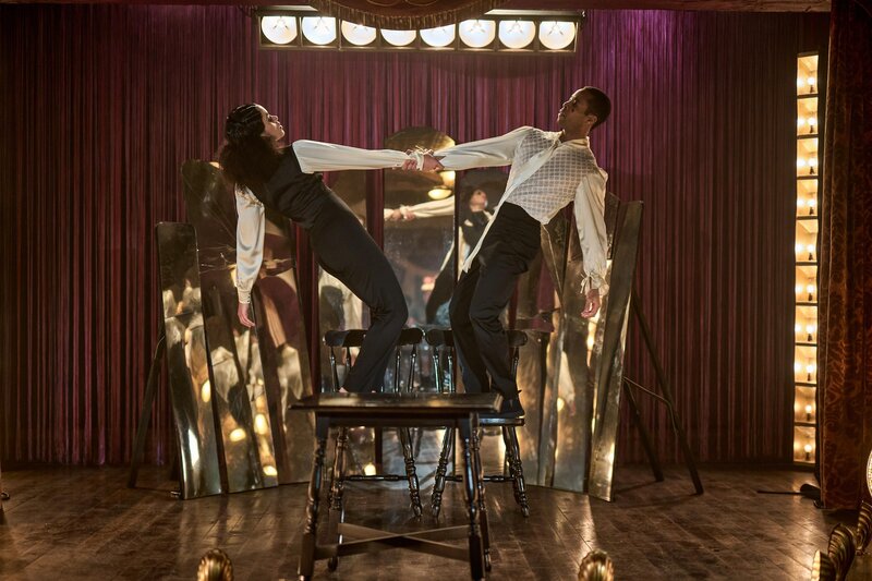 Billie Cassidy (Umi Myers, l.); Eddie Cobb (Michael Duke, r.) – Bild: Kevin Baker