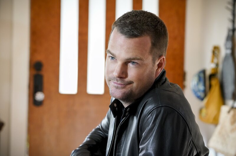 Callen (Chris O’Donnell) gibt alles, um zu verhindern, dass sein Vater im Zuge eines Geiseldramas gegen zwei US-Bürger eingetauscht wird … – Bild: CBS Broadcasting, Inc. /​ Bill Inoshita