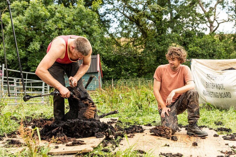 Julius Roberts (r.) – Bild: RTL /​ Pacific Productions