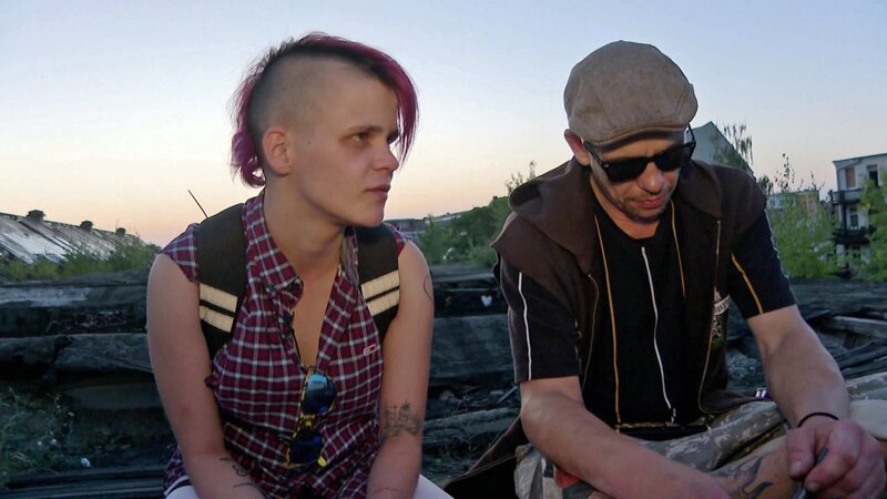 Das Paar Eva und Murphy waren kurze Zeit clean und haben in dieser Zeit ein Baby bekommen. Doch danach kam der Rückfall und das Jugendamt nahm ihnen ihr Kind weg. – Bild: RTLZWEI