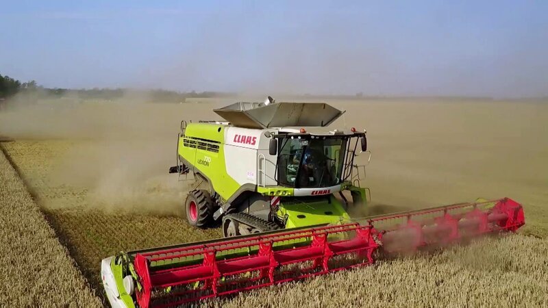 Erntezeit in Vorpommern: Leistungsstarke Mähdrescher wie dieser gehören zu den unverzichtbaren Landmaschinen. – Bild: N24 Doku