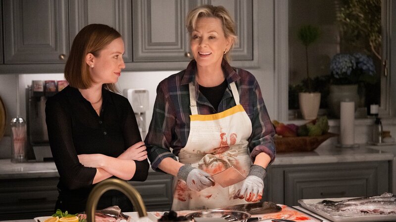 Nach ihrer heimlichen Rückkehr nach Las Vegas spürt Ava (Hannah Einbinder, l.), dass ihr Trip nach Los Angeles nicht unbemerkt geblieben ist. Schnell muss sie feststellen, dass Deborah (Jean Smart, r.) radikal auf Unaufrichtigkeit reagiert. – Bild: ZDF /​ HBOMAX/​Universal Television