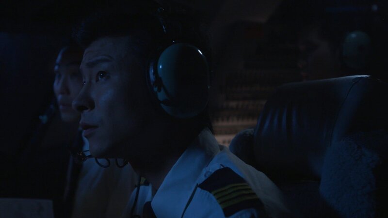 Die Japan Airlines 1628 fliegt auf einer Höhe von 10 000 Metern, als Kapitän Kenju Terauchi plötzlich ungewöhnliche Lichter am Horizont bemerkt. Der Fall löst eine Kontroverse aus. – Bild: ZDF und Company X Studios Inc.; Wayne Abbott, Stan Barua, Andrew Sheppard