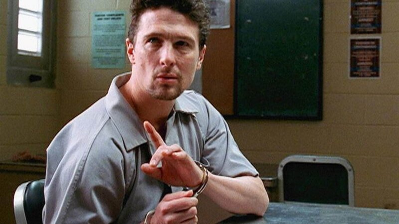 Ist Kevin Reddick (Jack Gwaltney) der gefürchtete Serienmörder? Während er in U-Haft sitzt, wird eine Frau nach seinem Muster getötet. – Bild: MG RTL D