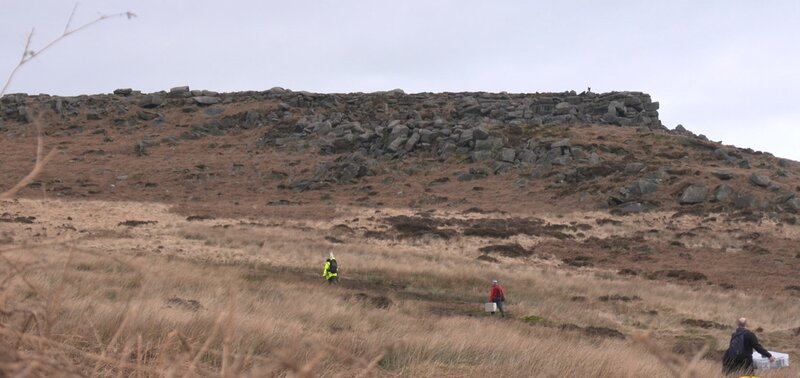 Ankunft eines Forscherteams bei Carl Wark. – Bild: ZDF und Jeremy Freeston