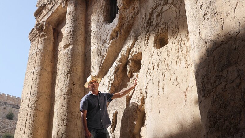Danny Herman befindet sich an der Ausgrabungsstätte. – Bild: ZDF and Blinks Entertainment