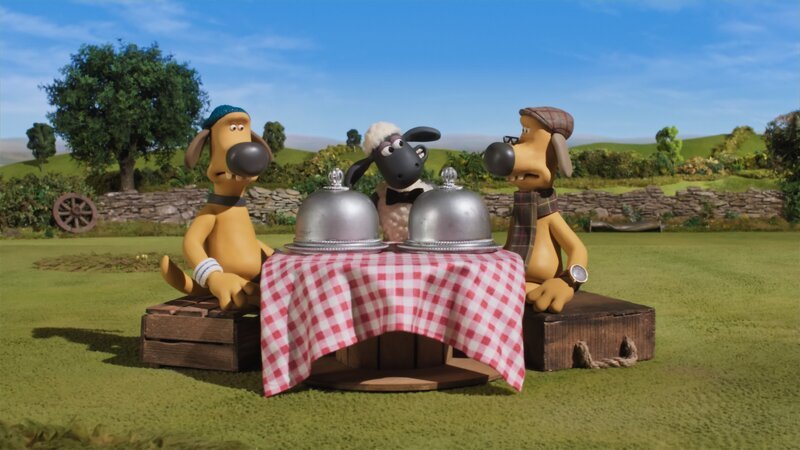 Shaun und die anderen Schafe haben für Bitzer und seinen Vater ein Essen vorbereitet. – Bild: WDR/​Aardman Animation Ltd.