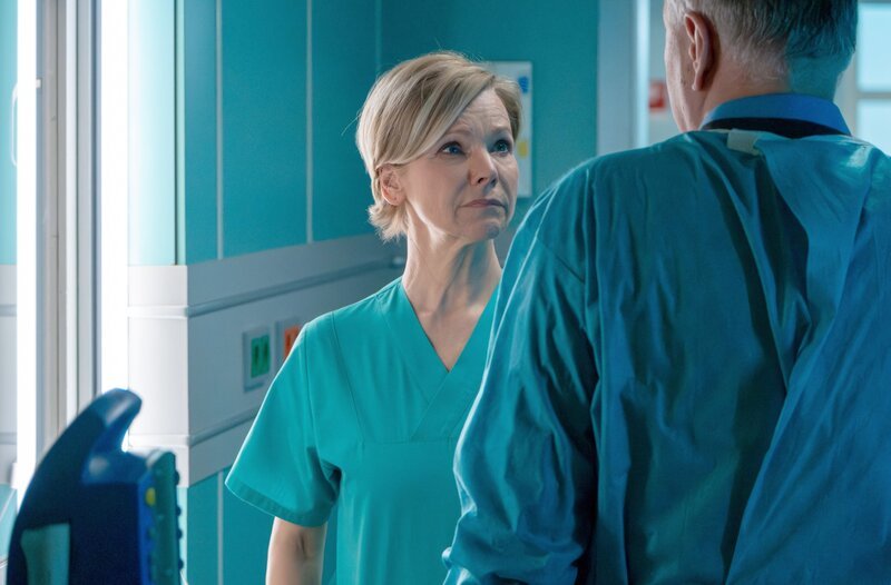 Kathrin Globisch (Andrea Kathrin Loewig) sagt ihrem Mann Roland Heilmann, dass sie in ihrer Ehe unglücklich ist. – Bild: MDR/​Saxonia Media/​Sebastian Kiss