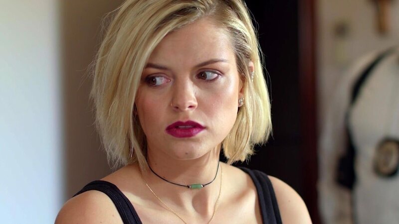 Katie Travis (Emma Elle Roberts) – Bild: Bibel TV