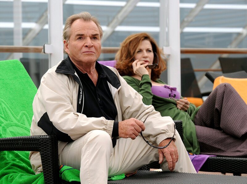 Bürgermeister Wöller (Fritz Wepper) und seine Flamme Isabella (Anna Galiena) staunen nicht schlecht, als sie die Nonnen an Bord des Schiffs erblicken. – Bild: ARD Degeto/​Barbara Bauriedl