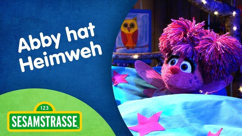 Abby will bei Elmo übernachten – aber leider hat sie Heimweh. – Bild: NDR/​Studio Hamburg Produktion/​Sesame workshop