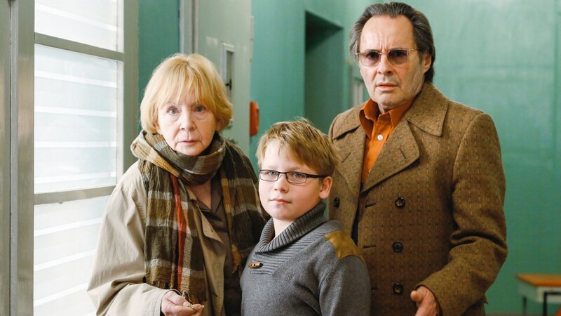 Christine Schorn (Katharina), Kieran West (Georg), Uwe Kockisch (Konrad). – Bild: ZDF und ORF/Ziegler Film/Steffen Junghans Christine Schorn (Katharina), Kieran West (Georg), Uwe Kockisch (Konrad). – Bild: ZDF und ORF/Ziegler Film/Steffen Junghans