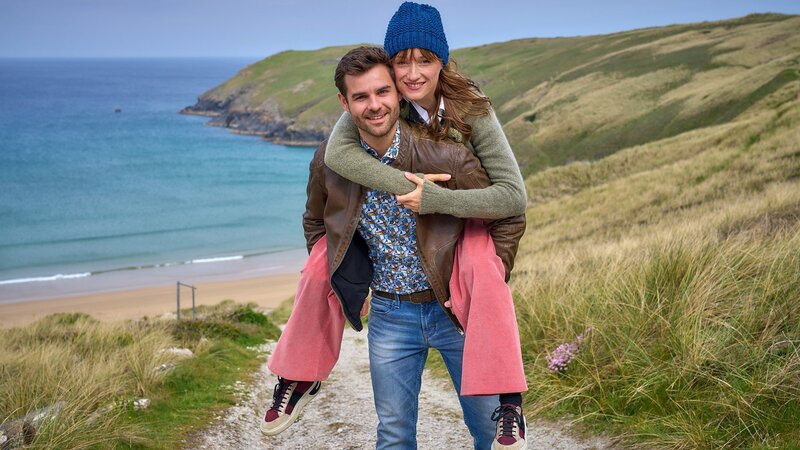 Auch wenn Tessa Grant (Marie von Reibnitz) und David Johnson (Lucas Reiber) in unterschiedlichen Welten leben, führt sie das Schicksal zusammen. – Bild: SRF/​ZDF/​Jon Ailes