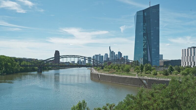 Der Main bei Frankfurt/​M. – Bild: HR