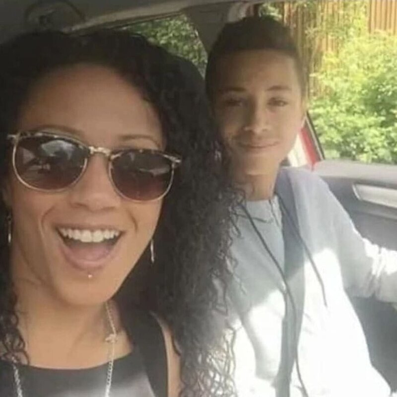 Lächelnde Frau und Mann in einem Auto – Bild: abacus /​ Crime + Investigation