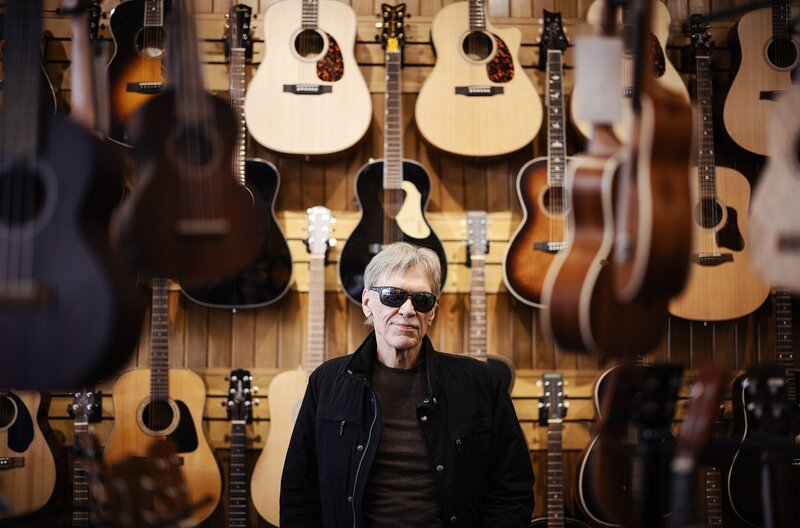 John Kay bei den Dreharbeiten in Toronto. – Bild: NDR/​Dustin Rabin/​Lunabeach TV und Media & Rezolution Pictures