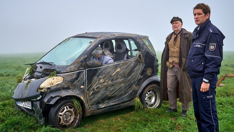 Heino Fuß (Sebastian Schwarz, re.). – Bild: WDR Mediagroup GmbH