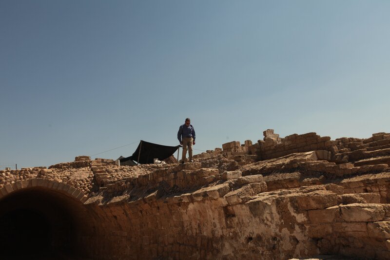 Caesarea, Israel – Römische Ruinen von Caesarea – Barrie Wilson. – Bild: WAGtv