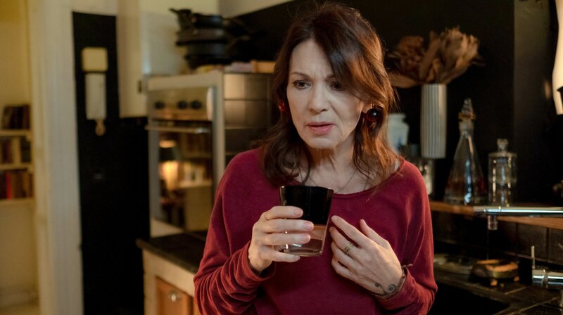 Und dann steht einer auf und öffnet das Fenster – Bild: ARD Degeto/​Nadja Klier