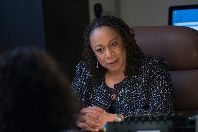 CHICAGO MED -- „Intervention“ Episode 111 -- Pictured: S. Epatha Merkerson as Sharon Goodwin – Bild: Elizabeth Sisson/​NBC
