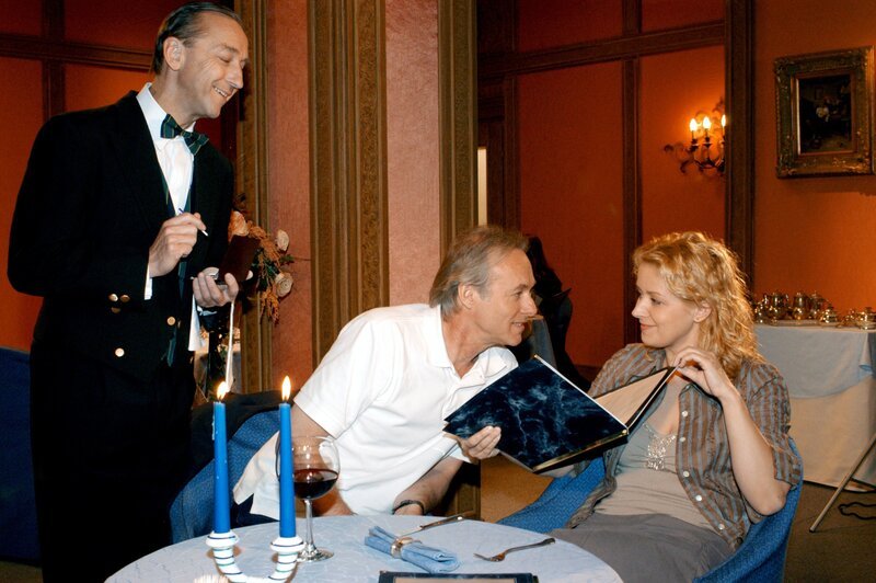 (v.li.): Karl Menrad (Albert Novak), Petra Morzé (Eva Kreuzer), Siemen Rühaak (Tristan Adam). – Bild: ORF 2