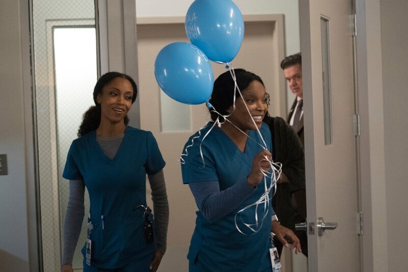 CHICAGO MED – „Bound“ Episode 106 – (l-r) Yaya DaCosta as April Sexton, Marlyne Barrett as Maggie Lockwood – Bild: NBCUniversal Media, LLC /​ UNIVERSAL CHANNEL /​ Elizabeth Sisson/​NBC