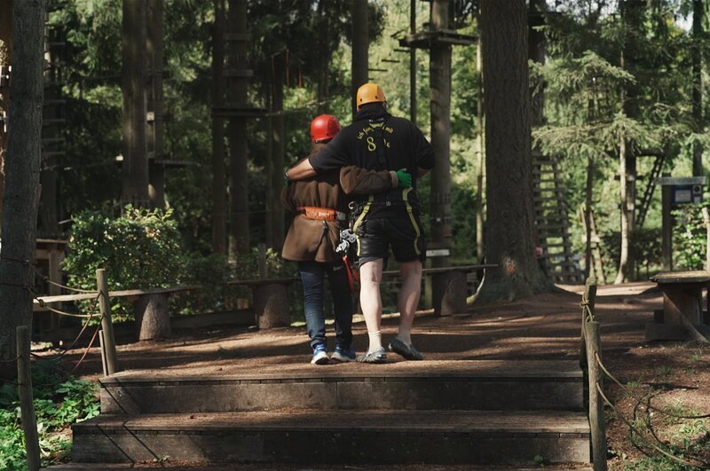 Waldi (r.) und Ricardo (l.) – Freunde fürs Leben – Bild: ZDF und Warner Bros. Deutschland