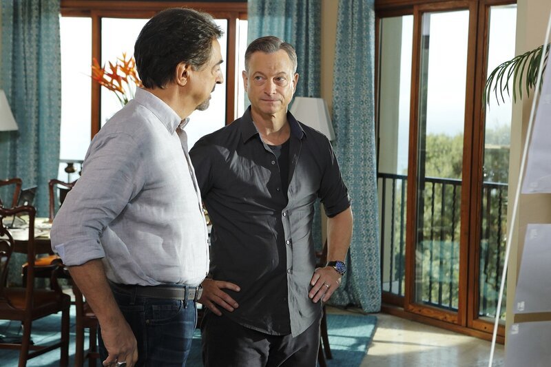 Als eine vierköpfige Familie während eines Urlaubs in Barbados entführt wird, wird das Team um Rossi (Joe Mantegna, l.) gerufen, um Jack Garrett (Gary Sinise, r.) und sein Team zu unterstützen … – Bild: PLURIMEDIA (ABC)