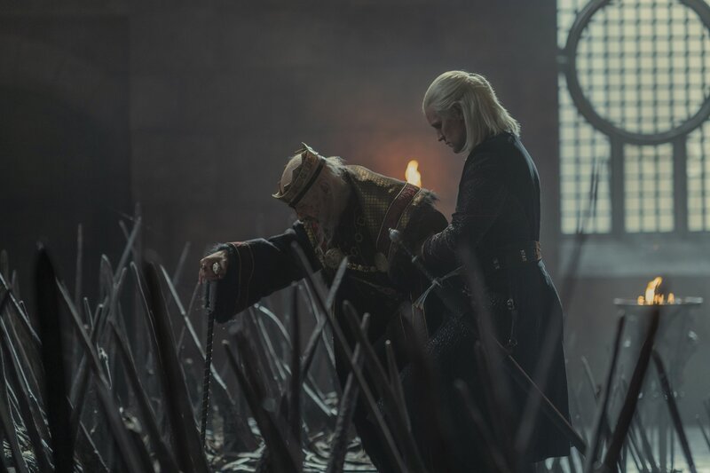 König Viserys I. Targaryen (Paddy Considine, l.); Daemon Targaryen (Matt Smith, r.) – Bild: Home Box Office, Inc.