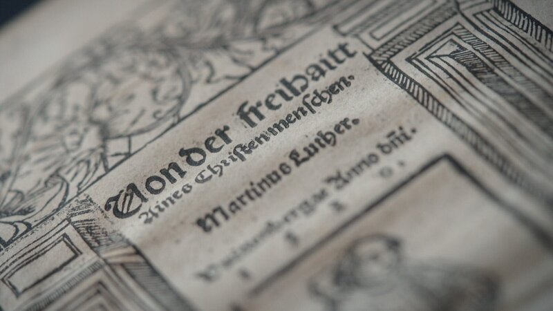 Schriftstück Luthers. – Bild: ORF/​Metafilm GmbH