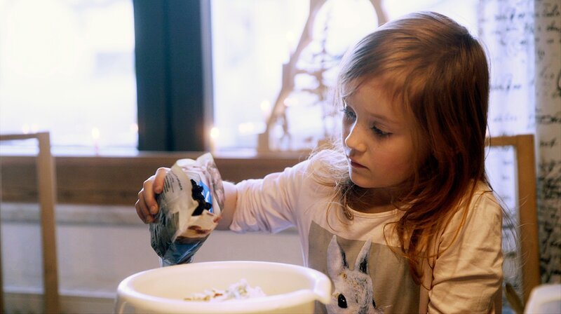 Carla beim Backen – Bild: MDR/​HA Kommunikation