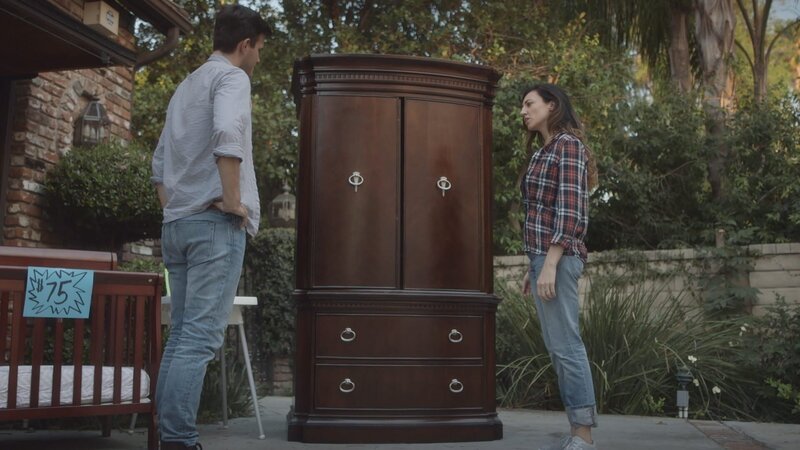 Jenny and Hal debate if they should purchase the antique wardrobe for her new house. – Bild: Destination America /​ Discovery Communications