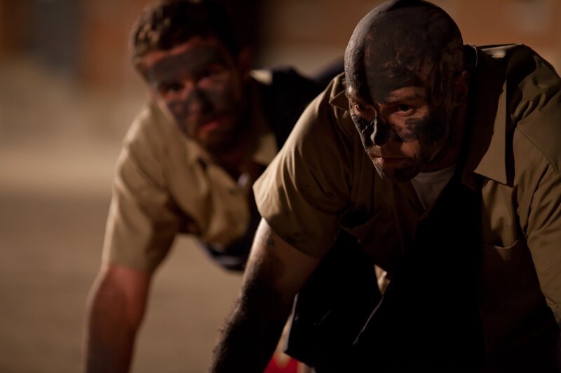 Roy Harper and John Woolard escape at night.photo credit:  BK3 Productions/​Diego Garcia – Bild: BK3 Productions Inc.