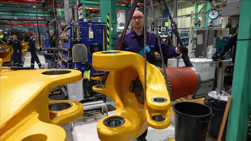 Um die Bauteile des A60 zusammenzufügen braucht man in aller Regel einen Kran. – Bild: Film und TV Produktion Um die Bauteile des A60 zusammenzufügen braucht man in aller Regel einen Kran. – Bild: Film und TV Produktion