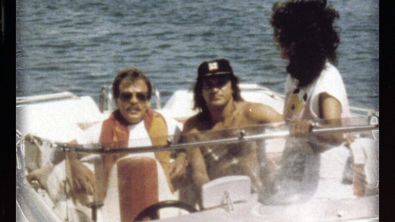 In den 80ern gibt es einen Mann, der den Hamburger Kiez und das Rotlichtmilieu für 14 Monate in Angst und Schrecken versetzt. Werner Pinzer (li.) schaltet jegliche Konkurrenz skrupellos aus. – Bild: RTL Zwei